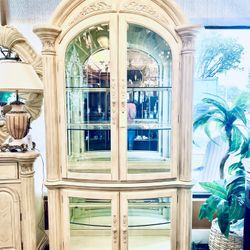 AICO By Michael Amini MONTE CARLO White Curio
