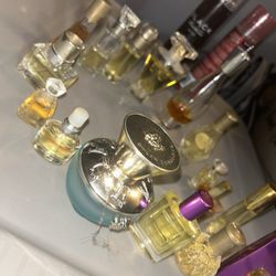 LOT OF WOMENS PERFUME