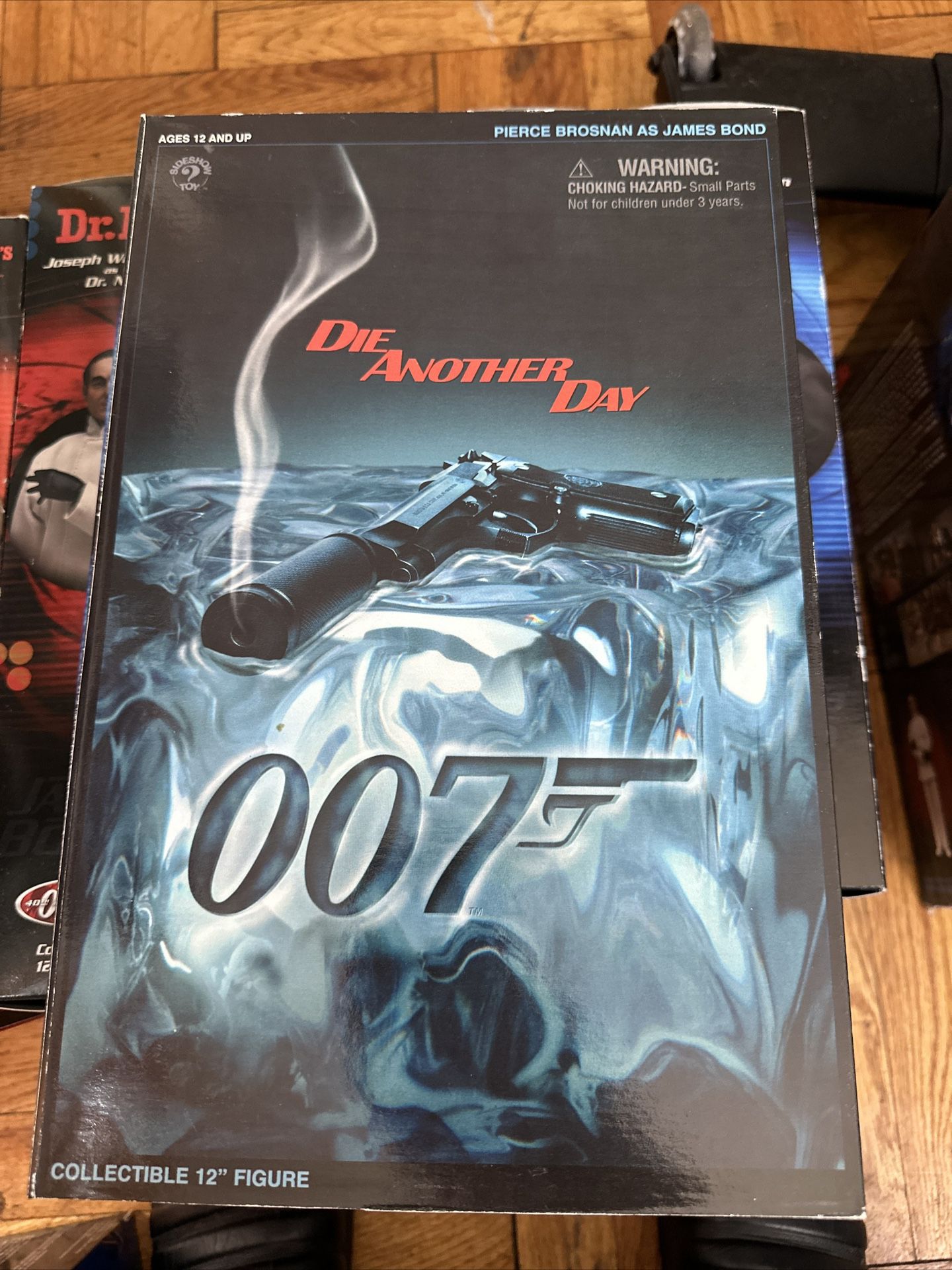 NEW 007 Die Another Day Pierce Brosnan as James Bond Sideshow Toy Figure SEALED