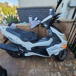 2011 Genuine Scooter Blur 220i