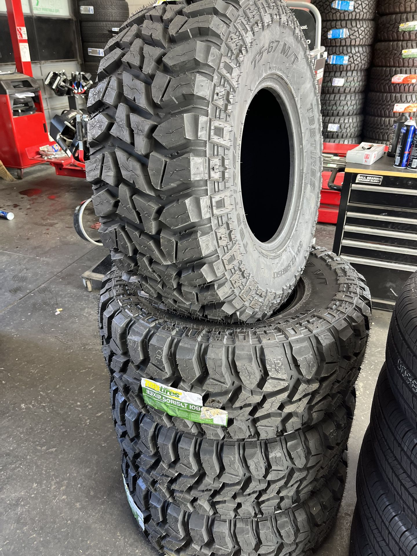 LT285/55R20 SET OF 4 MUD TIRES WITH INSTALLATION AND FREE ALIGNMENT 