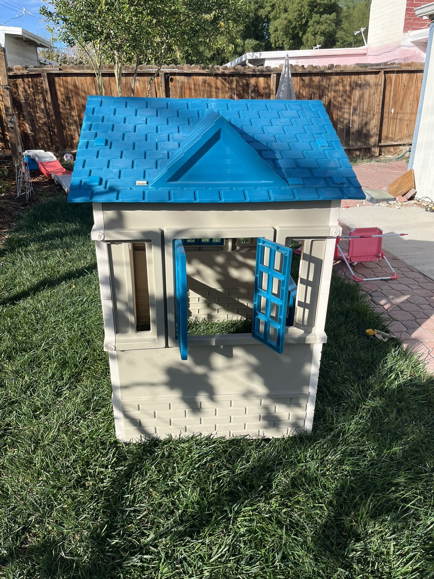 Little Tikes Cottage Pretend Playhouse