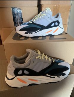 Men's Adidas yeezy  700 wave runner shoes size 10.5