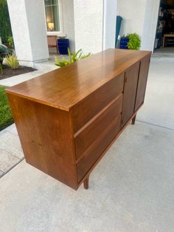 Mid Century Modern Walnut Credenza / Buffet Hutch