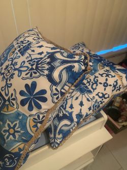 Beautiful pillow set