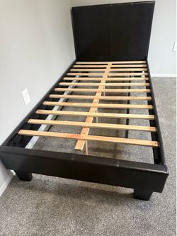 Twin beds 🛏️