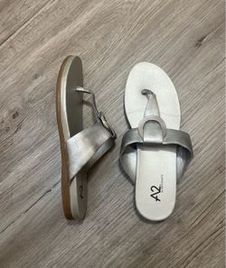 Women’s sandals 9M