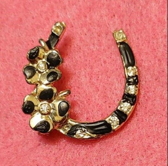 Vintage Goldtone "BEDAZZLED BLACK HORSESHOE" BROOCH PIN (UNUSED)😇 MINT CONDITION!👀🤯💣