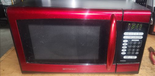 Emerson MW8999RD 0.9 Cu. Ft. 900W Countertop Microwave Oven - Metallic Red