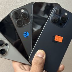 iPhone 15 Pro 128gb | Unlocked | Store Warranty | comes with cable & charger 