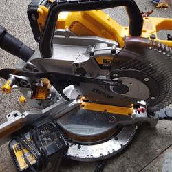 DeWalt 20vXR 10" Miter Saw Kit 