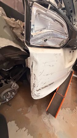 2017-2026 Chrysler Pacifica tailgate.