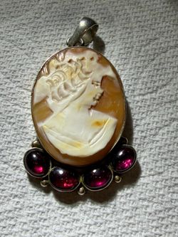 Vintage Large 925 Sterling Silver Carved Shell Cameo Garnet Pendant