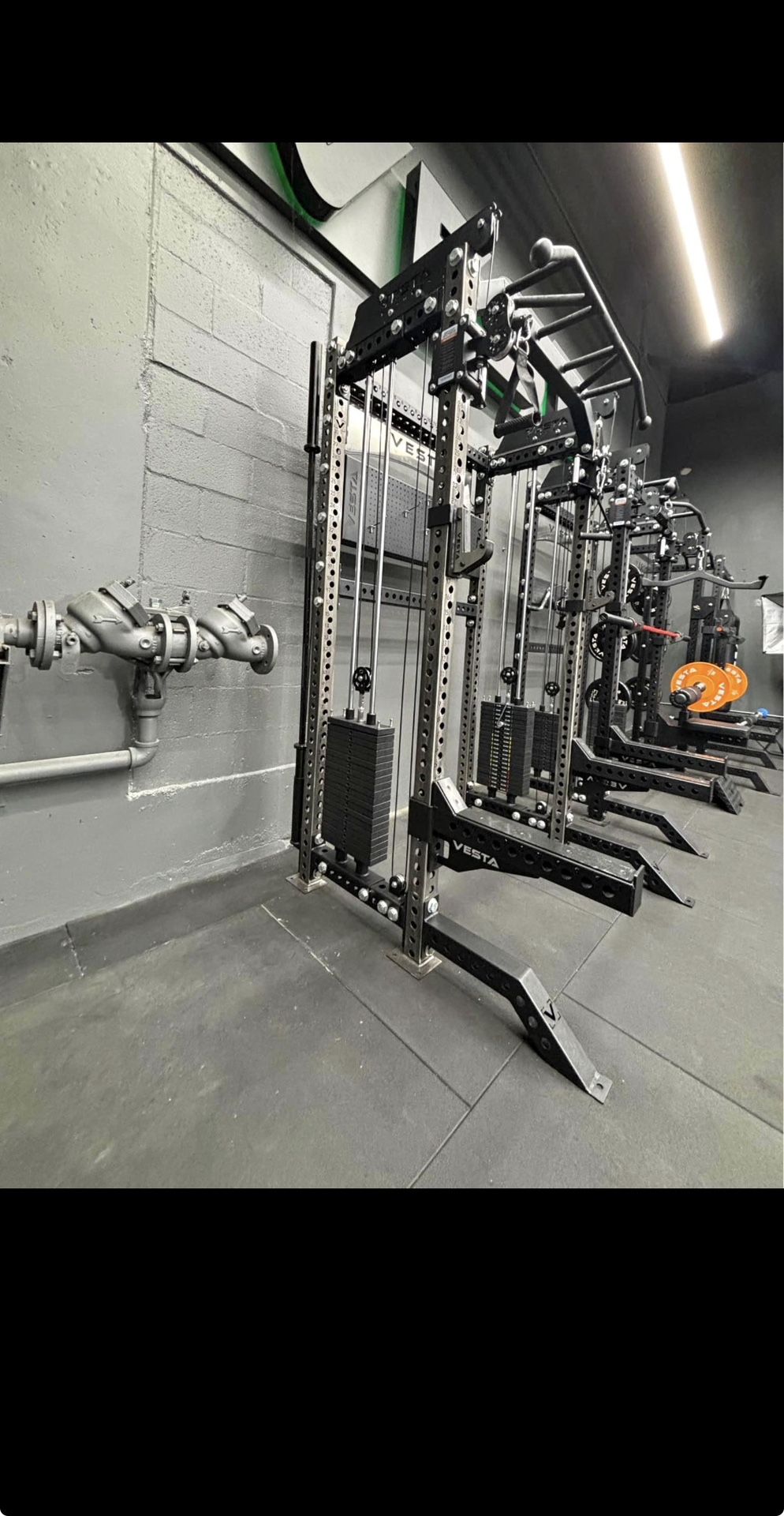 2IN1 Functional Trainer Half Rack Vesta Fitness - 200 lb weight stacks