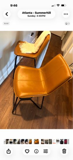 Set of 2 Modern Counter-Height Bar Stools – Excellent Condition