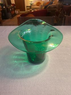 Hats off to this; Vintage Bischoff Hand Blown Emerald Green Top Hat Vase: