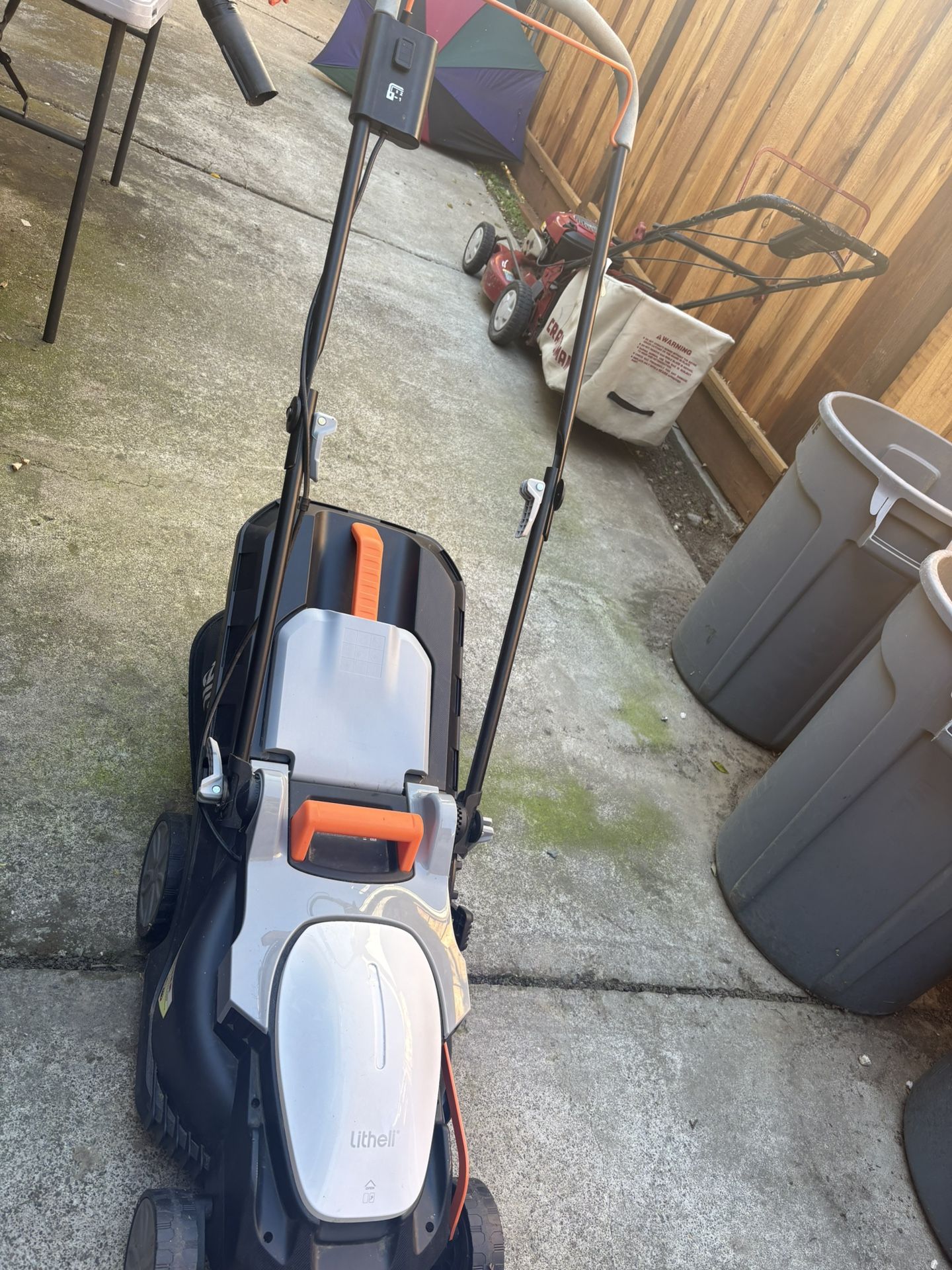LIKE NEW mower LITHELI