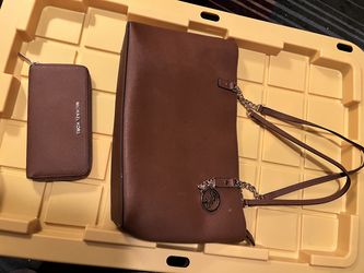 Michael kors tote bag and matching wallet
