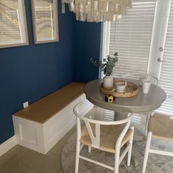 Breakfast Nuke  And Dining Table With Chairs 