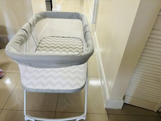 Brand New Baby Bassinet/Cuna Nueva para bebes