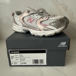 Little Girls new balance running shoes 10