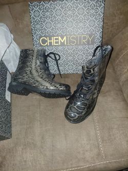 Size 7 And 9 Lace Up Rain Boot