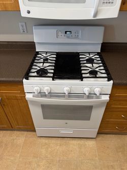 Stove gas with griddle GE (available friday October 16th)