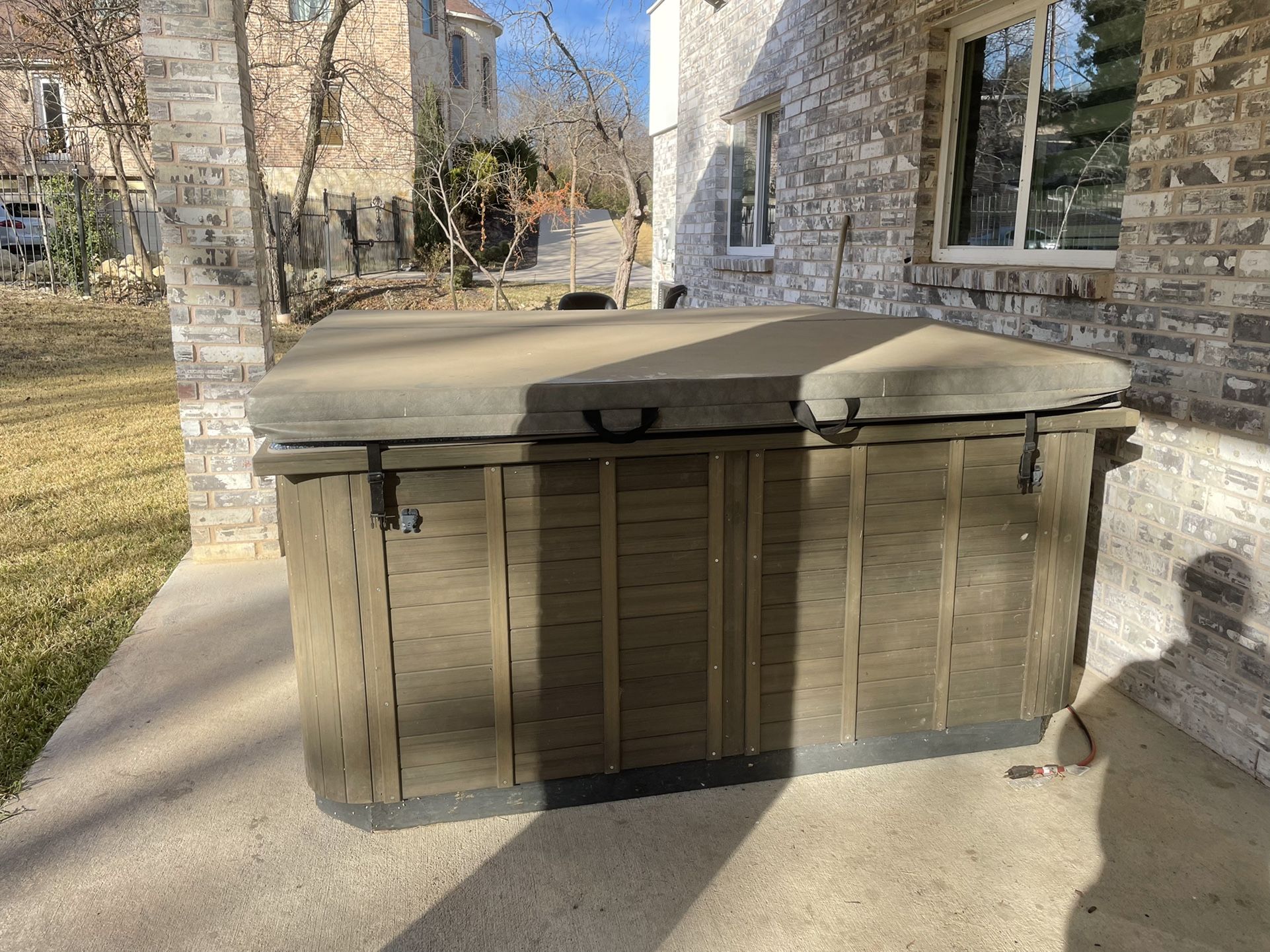 8 Person Hot Tub 