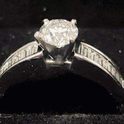 Diamond And white gold engagement ring