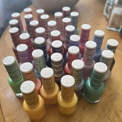 DND lacquer nail polish