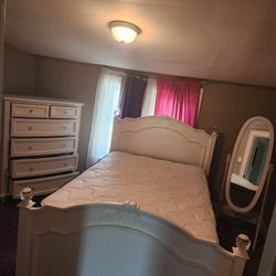 MUST GO!!! NICE 3 PIECE FULL BEDROOM SET