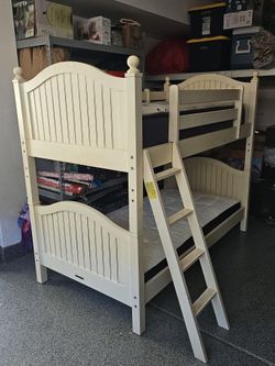 Ethan Allen Bunk bed