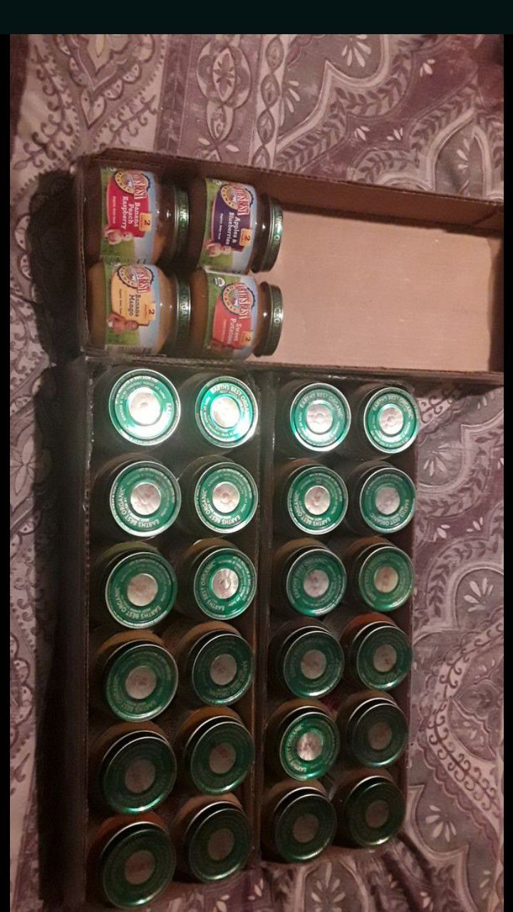 Baby food 28 jars asking 15$ for all need gone