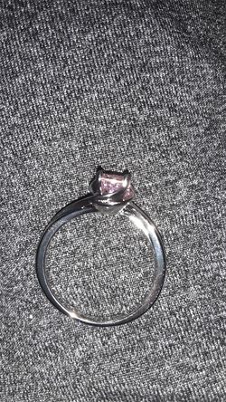 Beautiful ring, it supposed to be at 9, but I pull up tight