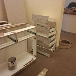 Cabinetare complete with doors and drawers 