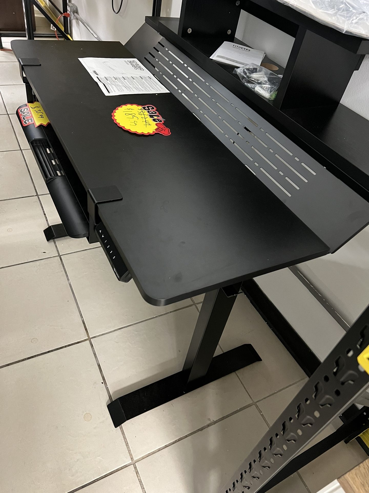 Electric standing table
