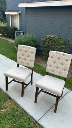 2 Chairs 🪑