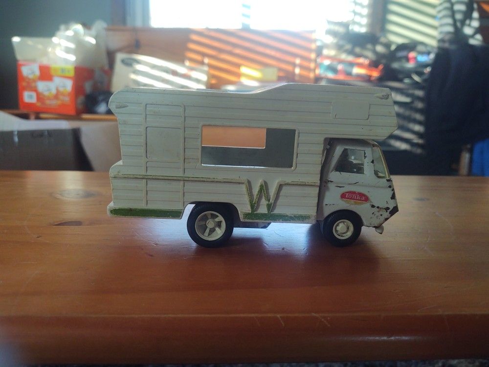 Photo Early 70s Winnebago Tonka Camper