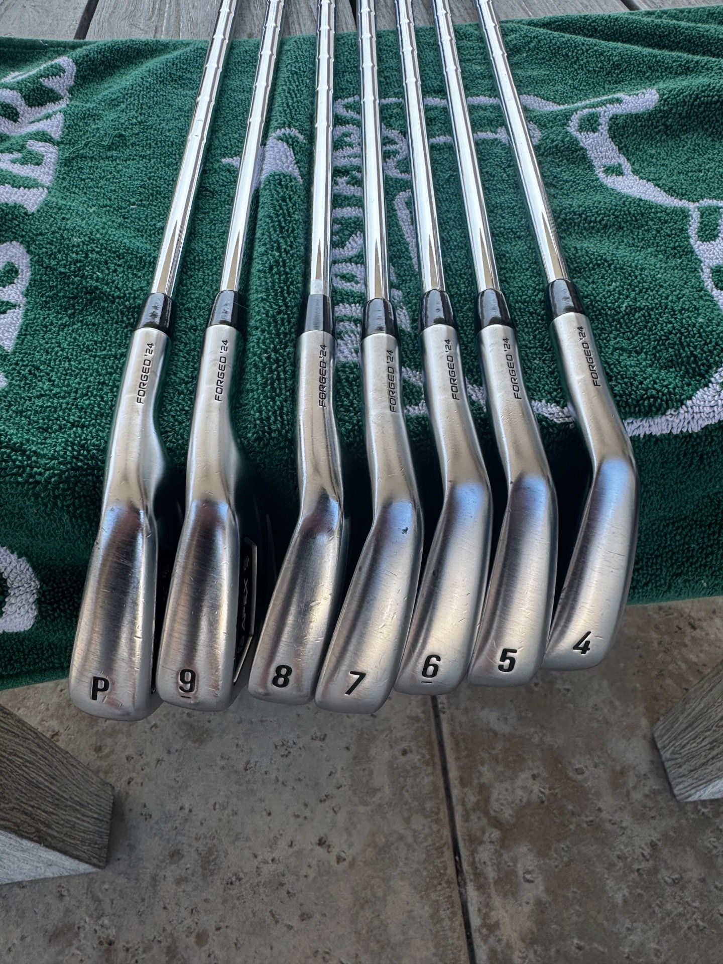 Callaway Apex Pro โ24 Forged Irons 4-PW - Premium X Stiff Nippon Tour shafts