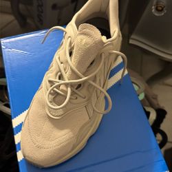 Adidas Sneakers 