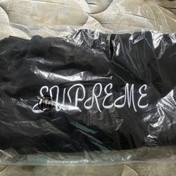 Supreme Sweater Size M