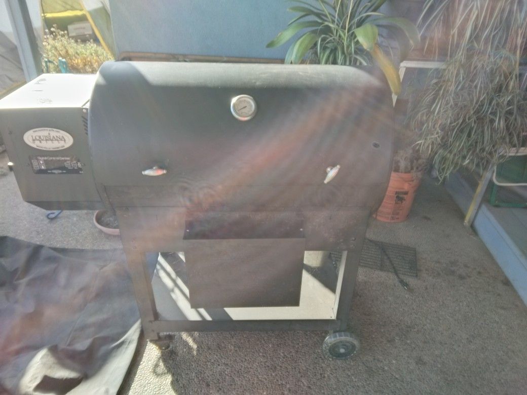 Louisiana Grill Pallet Smoker
