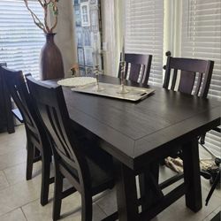 Set Of 4 Wood Chairs 