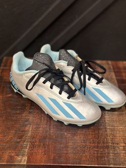 Messi Soccer Cleats Kids Size 4 1/2. Like New