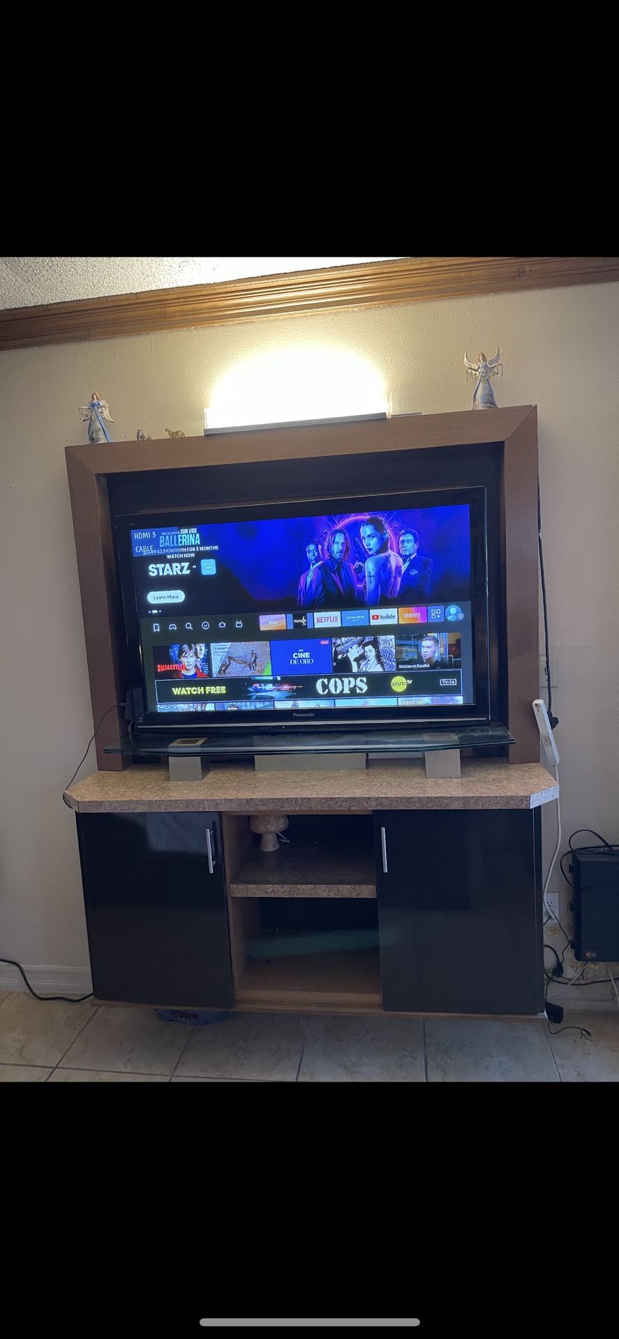 Entertainment Center w TV