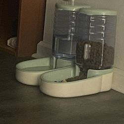 Zero Gravity Pet Feeder Set 