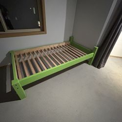 Free wood Bed Frame