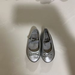 Girls Silver Flats 