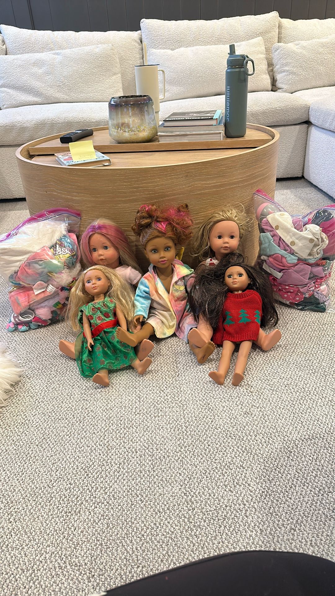 5 American Girl Dolls With Clothes And Shoes