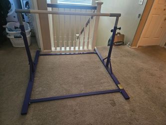 Adjustable gymnastics kip bar / training bar